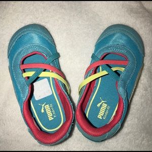 Puma kids kinder fit size 6